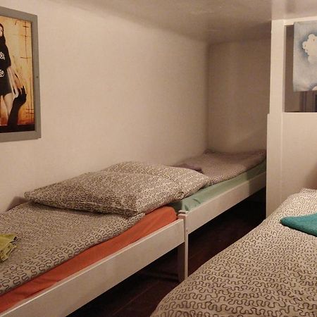 Prague "Above Train Central" Hostel Ngoại thất bức ảnh