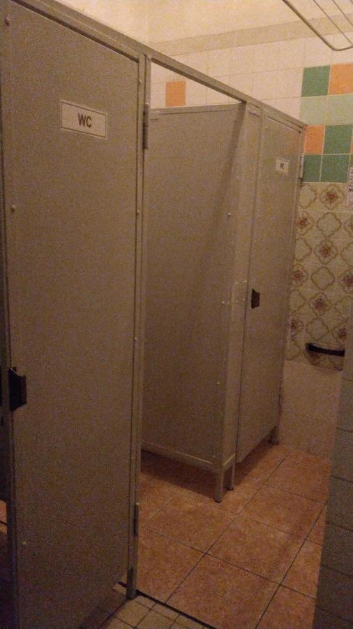 Prague "Above Train Central" Hostel Ngoại thất bức ảnh
